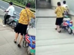 Пожилая китаянка, не удержала свой скутер, объезжая препятствие на лестнице подземного перехода (Видео)