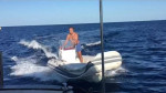 Грозный итальянец, попытавшийся взять на абордаж судно с туристами, остался за бортом катера у побережья Сардинии (Видео)