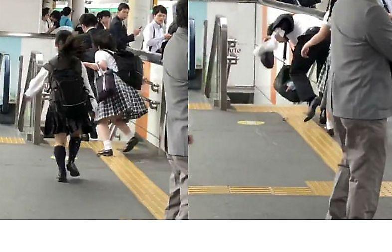 Прохожий, поставив подножку, помог школьницам догнать обидчика в японском метро ▶