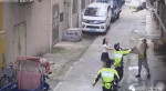 Полицейские успели поймать ребёнка, выпавшего из окна дома в Китае (Видео)