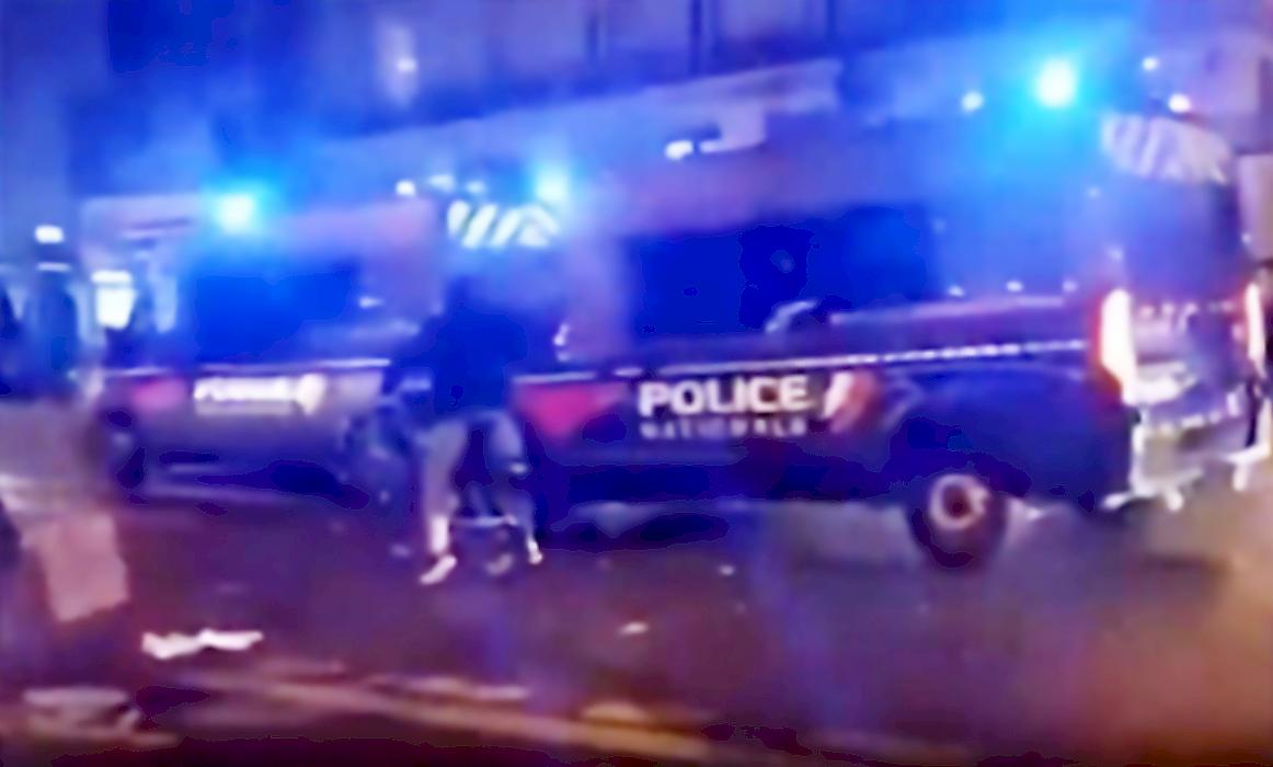 Манифестант стал причиной столкновения полицейских автомобилей во Франции