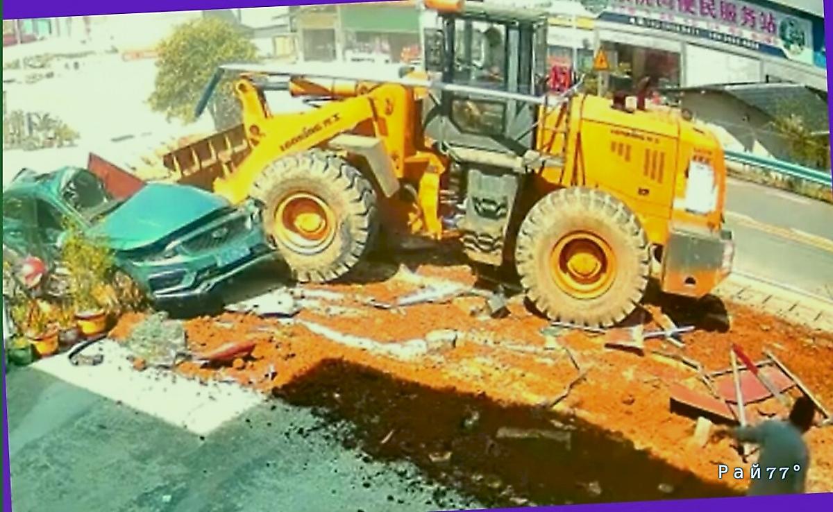 Пьяный бульдозерист лишил легковушки жителя китайской деревни ▶️