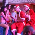 Тысячи разнополых «Санта - Клаусов» вышли на улицы Вуллонгонга, Лондона и Нью - Йорка + зомби вечеринка в Австралии (Видео) 10