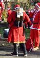 Тысячи разнополых «Санта - Клаусов» вышли на улицы Вуллонгонга, Лондона и Нью - Йорка + зомби вечеринка в Австралии (Видео) 66