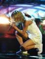 Селена Гомес с разбитым лбом и коленями спела под фонограмму на церемонии вручения премий American Music Awards (Видео) 4