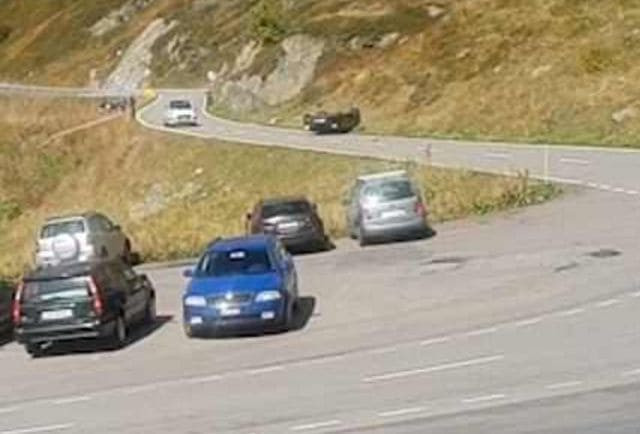 Гонщик перевернул на крышу Lamborghini Gallardo на трассе в Альпах (Видео)