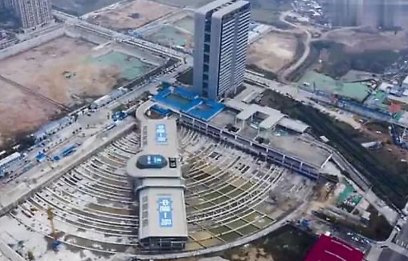 Автовокзал весом 30000 тонн переместили в Китае ▶