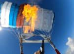 Парапланерист зрелищно сжёг свой парашют во время полёта - видео