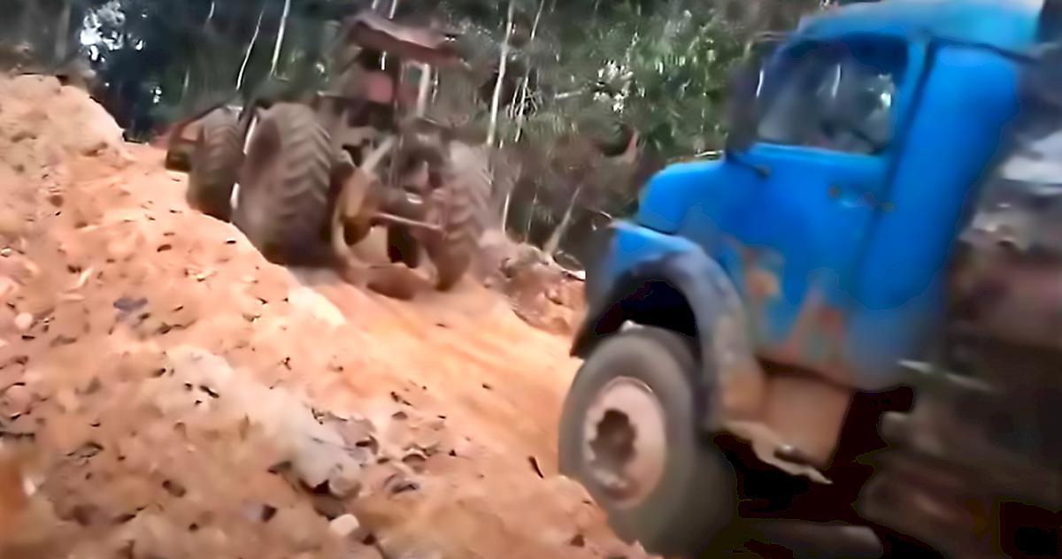Трактор, буксирующий лесовоз, совершил «кувырок» назад и попал на видео в Бразилии