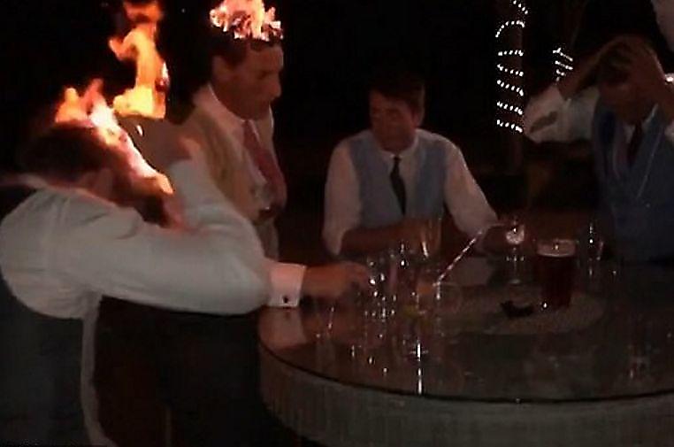 Огненное испытание устроили подвыпившие гости свадьбы в Англии ▶