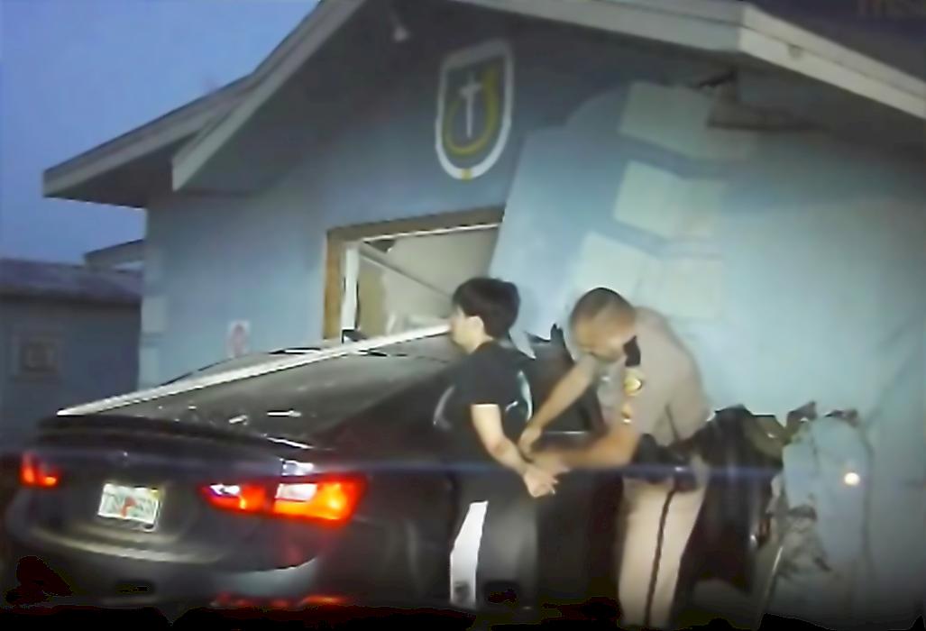 Церковь прервала погоню полицейских за пьяным автомобилистом во Флориде
