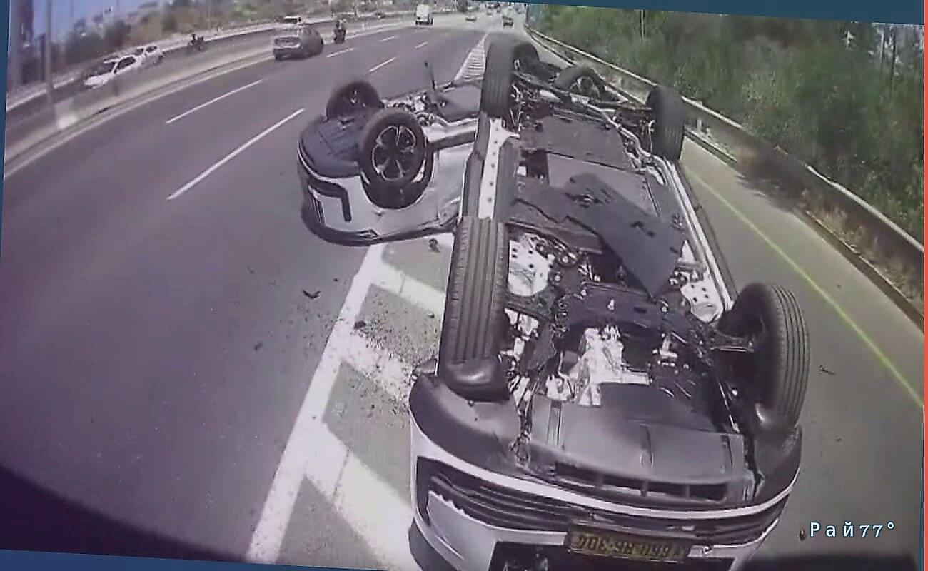 Два автомобиля выпали с автовоза в результате ДТП в Израиле ▶️ Два автомобиля выпали с автовоза в результате ДТП в Израиле ▶️