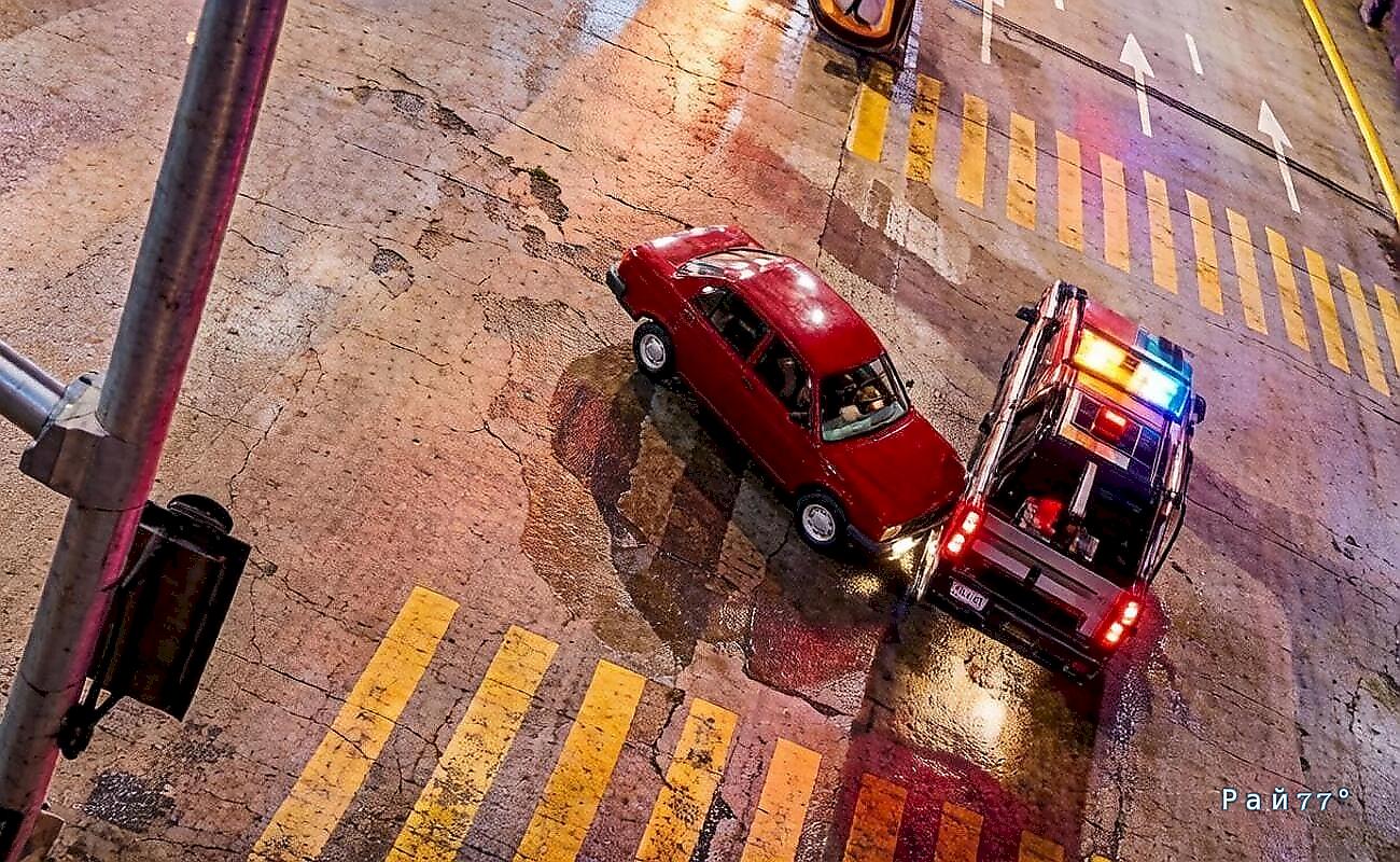 Легковушка сбила патрульный автомобиль и скрылась с места ДТП ▶️ Легковушка сбила патрульный автомобиль и скрылась с места ДТП ▶️