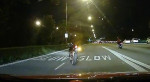 Мотоцикл без «всадника» преградил дорогу автомобилисту в Сингапуре (Видео)