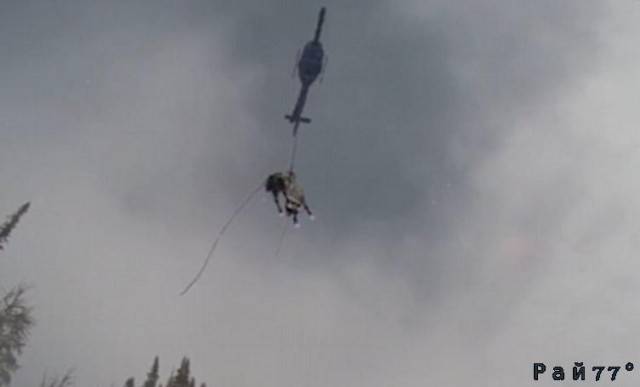 К спасению лошади, застрявшей в горах, подключили вертолёт (Видео)