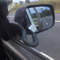 Необычный «пассажир» прокатился на боковом зеркале автомобиля в Австралии 2
