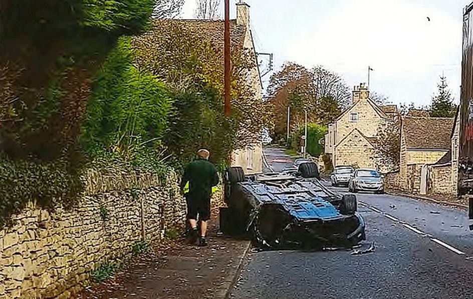 Британский студент, угнав у отца арендованный Aston Martin, перевернул на крышу дорогостоящий спорткар