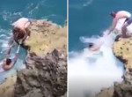 Австралиец спас тонущего китайского любителя селфи на Бали ▶