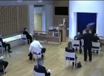 Бдительный сотрудник крематория прервал службу, чтобы «дистанцировать» скорбящих сына и мать - видео