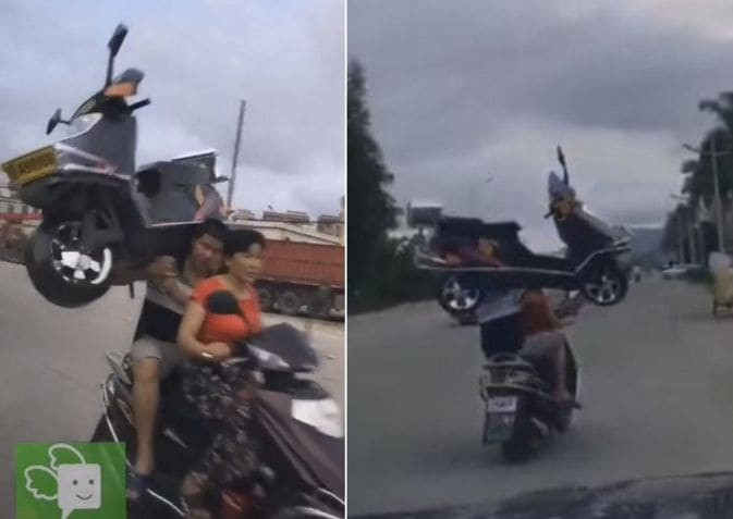 Мужчина со скутером на плече, сидящий на мотоцикле, был замечен в Китае (Видео)