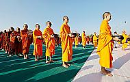 30000 монахов приняли участие в крупномасштабной акции «попрошайничества» в Мьянме 5
