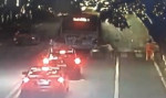 Момент взрыва автобуса попал на видеокамеру в Китае 3