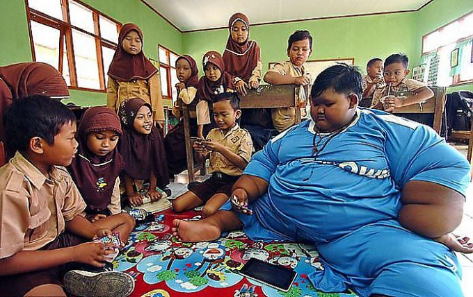 200-килограммовый индонезийский школьник сбросил половину своего веса