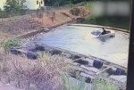 Китайский автомобилист ударил по газам и оказался на середине водоёма (Видео)