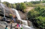 Селфи индийского экстремала закончилось на дне водопада (Видео)