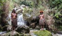Немецкий турист прожил неделю в обществе дикарей в индонезийском племени Дани. 8