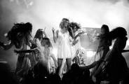 Селена Гомес с разбитым лбом и коленями спела под фонограмму на церемонии вручения премий American Music Awards (Видео) 8