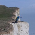 Британский экстремал запечатлел свой неудачный прыжок со скалы. (Видео)