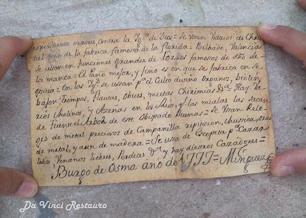 Послание, написанное священником в 1777 году обнаружили в статуе Иисуса Христа в Испании (Видео)