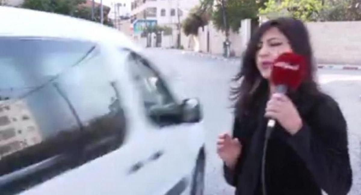 Владелец фургона, прервавший выпуск новостей и чуть не сбивший журналистку, был арестован в Палестине