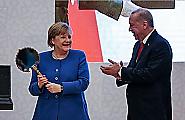 «Я ль на свете всех милее?» Меркель обрадовалась подаренному Эрдоганом зеркалу 0