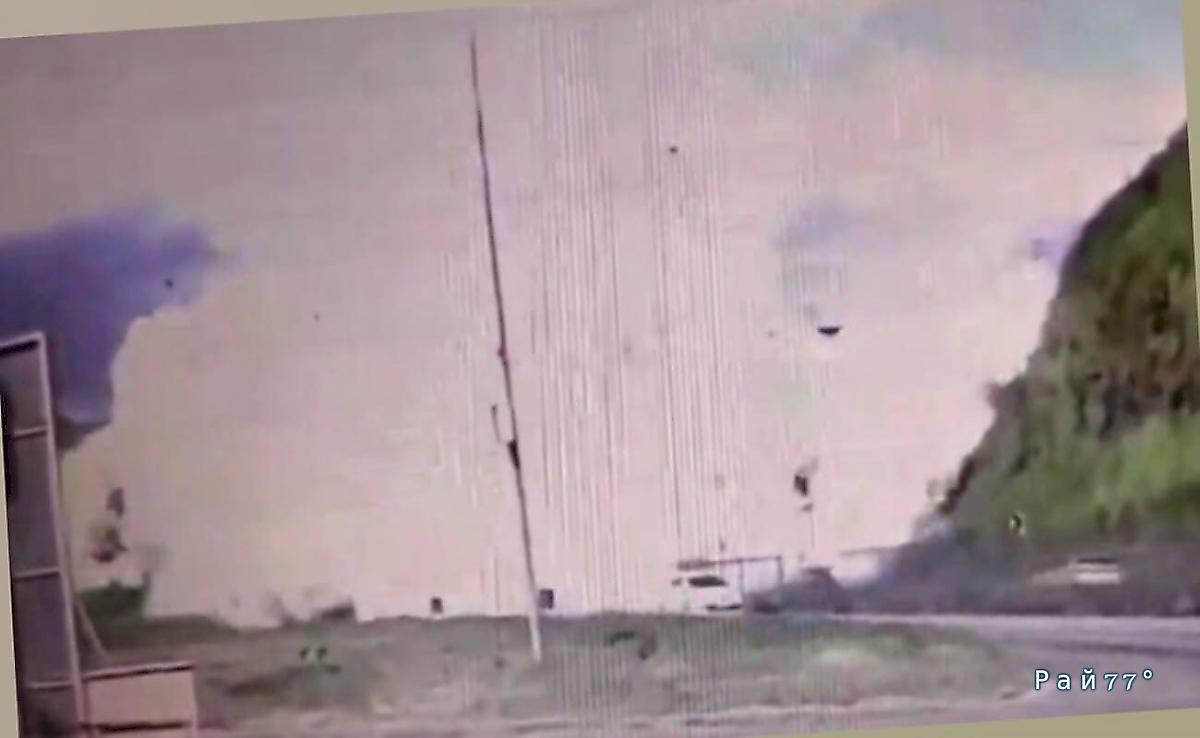 Мощный взрыв топливозаправщика попал на видео в Бразилии ▶