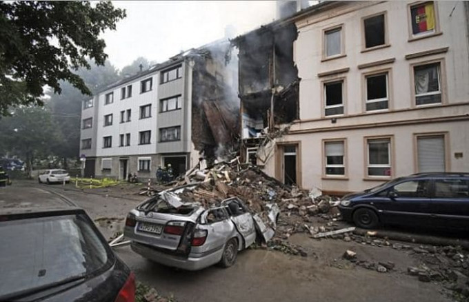 Мощный взрыв уничтожил жилое здание в Германии