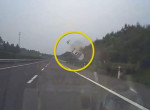 Сонный водитель пережил переворот на 360 градусов в салоне своего автомобиля