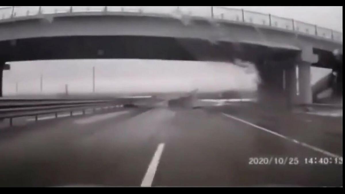 Автомобилист пережил шокирующее ДТП и катапультировался из легковушки - видео