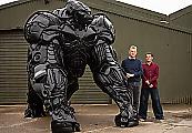 Британский скульптор создал «гориллу апокалипсиса» из отходов автомобильной промышленности 1