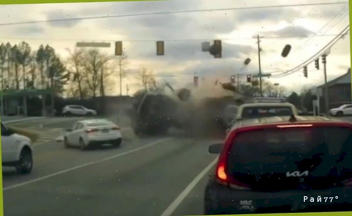 83-летняя автомобилистка перепутала педали и раскурочила 6 автомобилей на своей легковушке