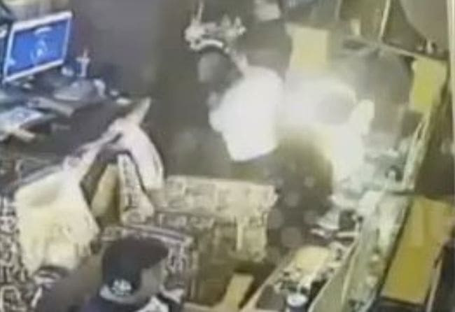 Курильщица взорвалась в интернет - кафе в Китае (Видео)