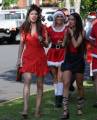 Тысячи разнополых «Санта - Клаусов» вышли на улицы Вуллонгонга, Лондона и Нью - Йорка + зомби вечеринка в Австралии (Видео) 9