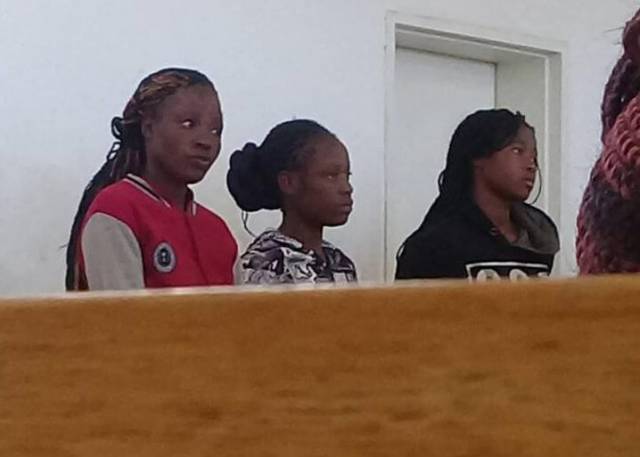 Три «любознательные» девушки изнасиловали пастора в Зимбабве.