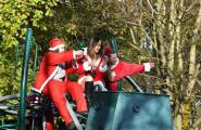Тысячи разнополых «Санта - Клаусов» вышли на улицы Вуллонгонга, Лондона и Нью - Йорка + зомби вечеринка в Австралии (Видео) 60