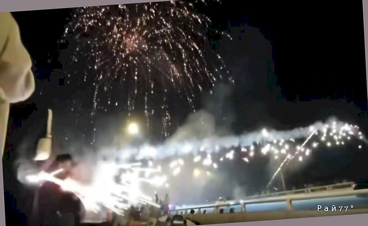 Китаец запечатлел полёт петарды, едва не угодившей в него