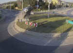 Легковушка чуть не снесла камеру, запечатлевшую её полёт над польской автомагистралью