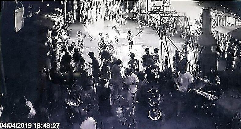 Взрыв прожекторов прервал баскетбольный матч на Филиппинах ▶
