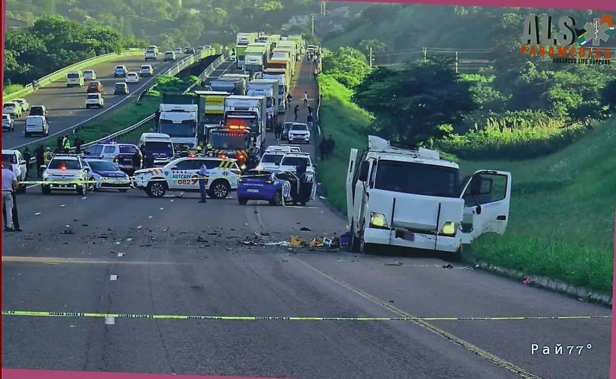 Вооружённые налётчики напали и взорвали инкассаторскую машину в ЮАР ▶️