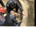 Китайские строители обнаружили 3-метровую кость предка мамонта, возрастом более 100000 лет ▶